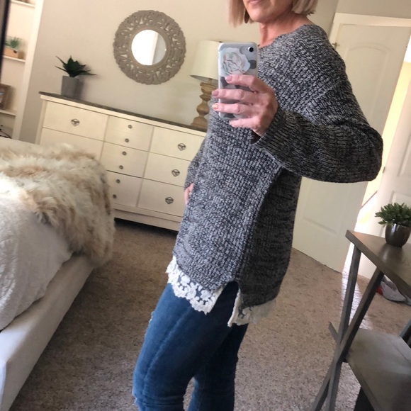 Black and white speckled sweater with lace trim - Picture 2 of 3